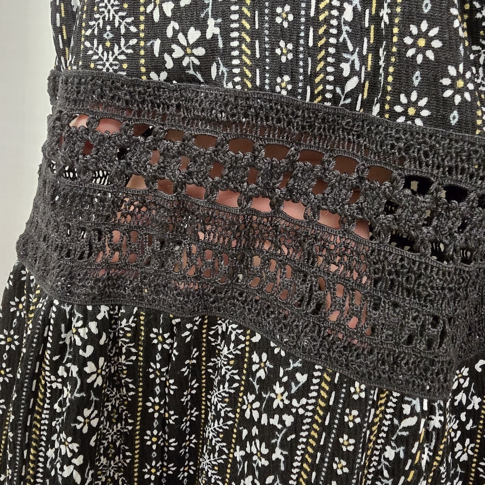 2/$30 Black Floral Jumpsuit Crochet Detail Side Leg Slits Women Sz L (11-13) - Picture 13 of 16